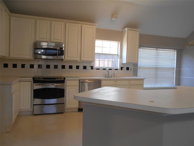 Building Photo - 4804 Holly Berry Dr