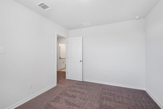 Building Photo - 108 Leatherleaf Dr