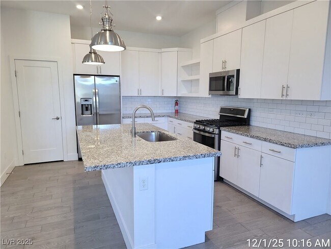 Building Photo - 3210 Centano Ave