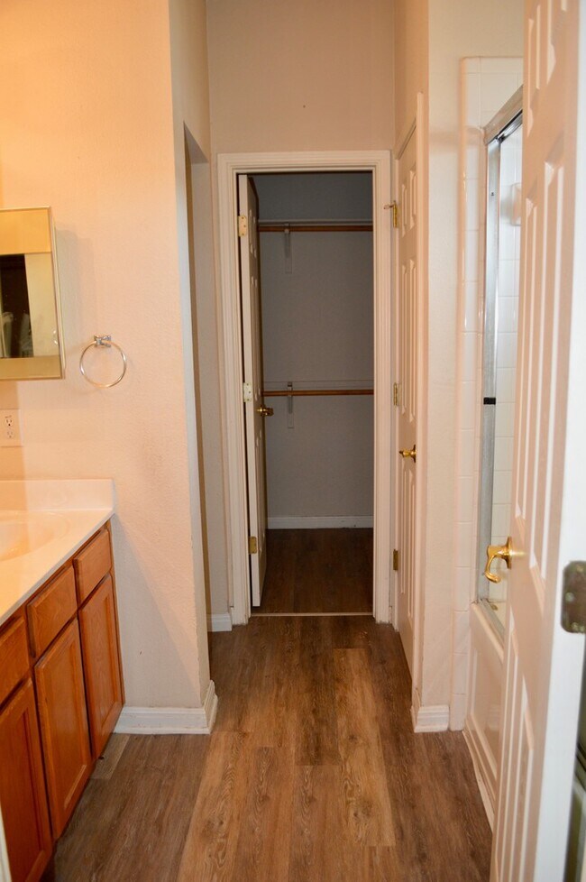 Building Photo - Beautiful 3/2 , located in Arborstone