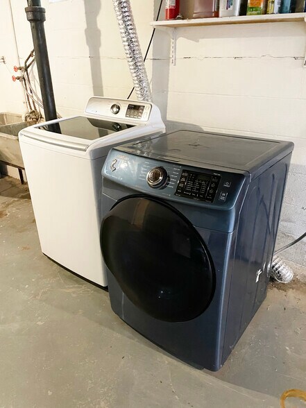 Washer & dryer - 279 Highfield Dr