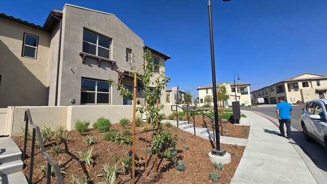 Building Photo - 3 Bedroom 2.5 bath townhouse new community in Ontario