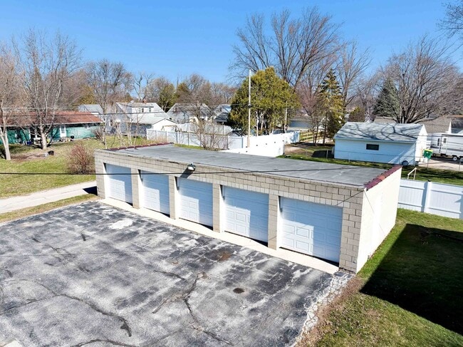 Building Photo - Charming 1-Bedroom Lower Apartment — West Side Green Bay