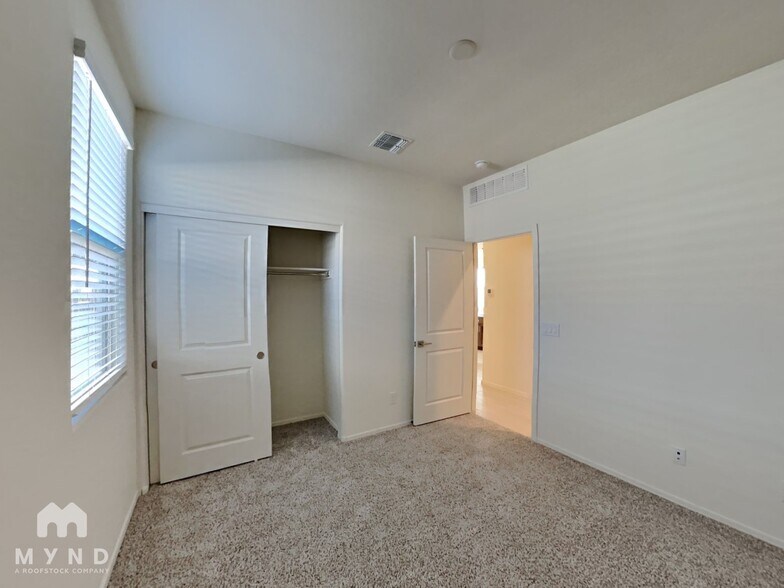 Building Photo - 11820 W Rancho Dr