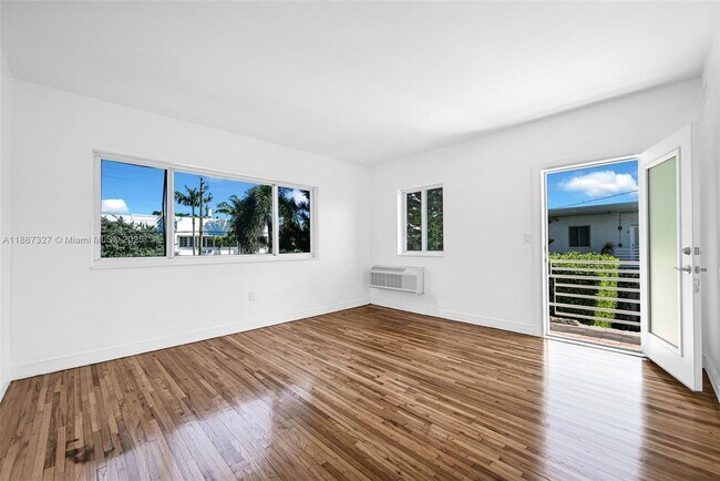 Building Photo - 320 85th St