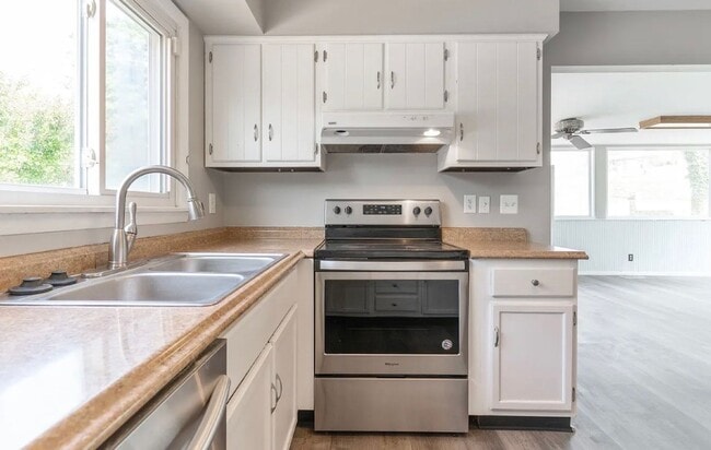 Building Photo - Charming 5 Bedroom/3 Bathroom Home with Large Finished Basement in Catonsville, MD!