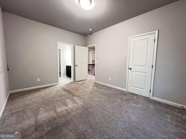 Building Photo - 4675 Silver Oak Dr SW
