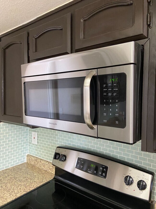 Building Photo - Home For Rent