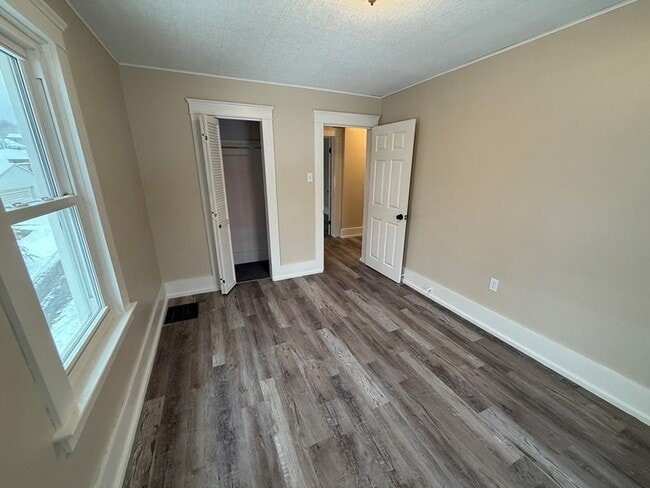 Building Photo - 608 Cooper Ave