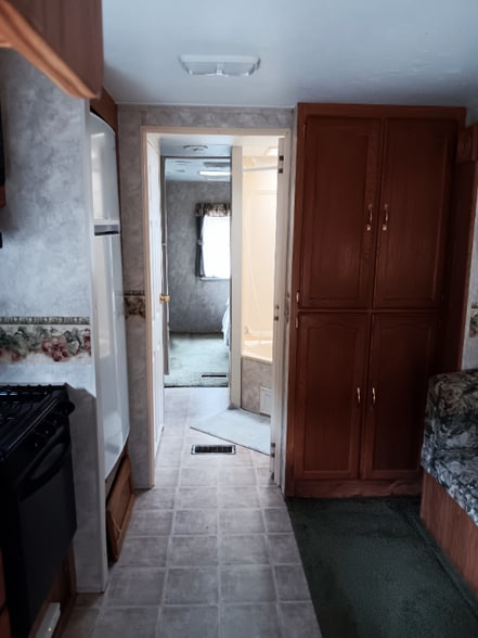 Building Photo - 4129 MS-18