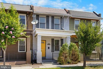 Building Photo - 1816 Rosedale St NE