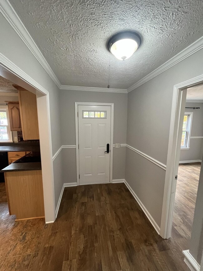 Building Photo - 306 Forest Hills Dr