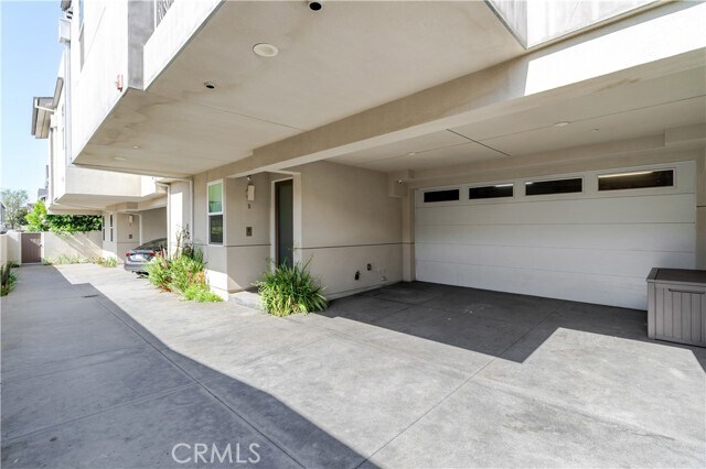 Building Photo - 2707 Rockefeller Ln