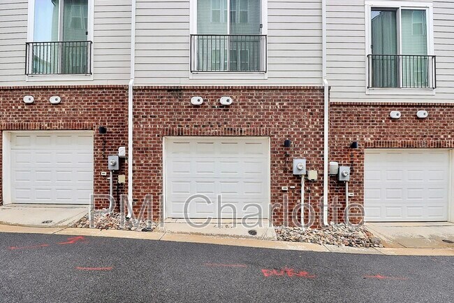 Building Photo - 519 Old Mill Rd