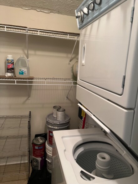 Building Photo - 5925 Carl Pl