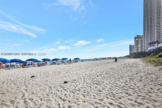 Building Photo - 17201 Collins Ave