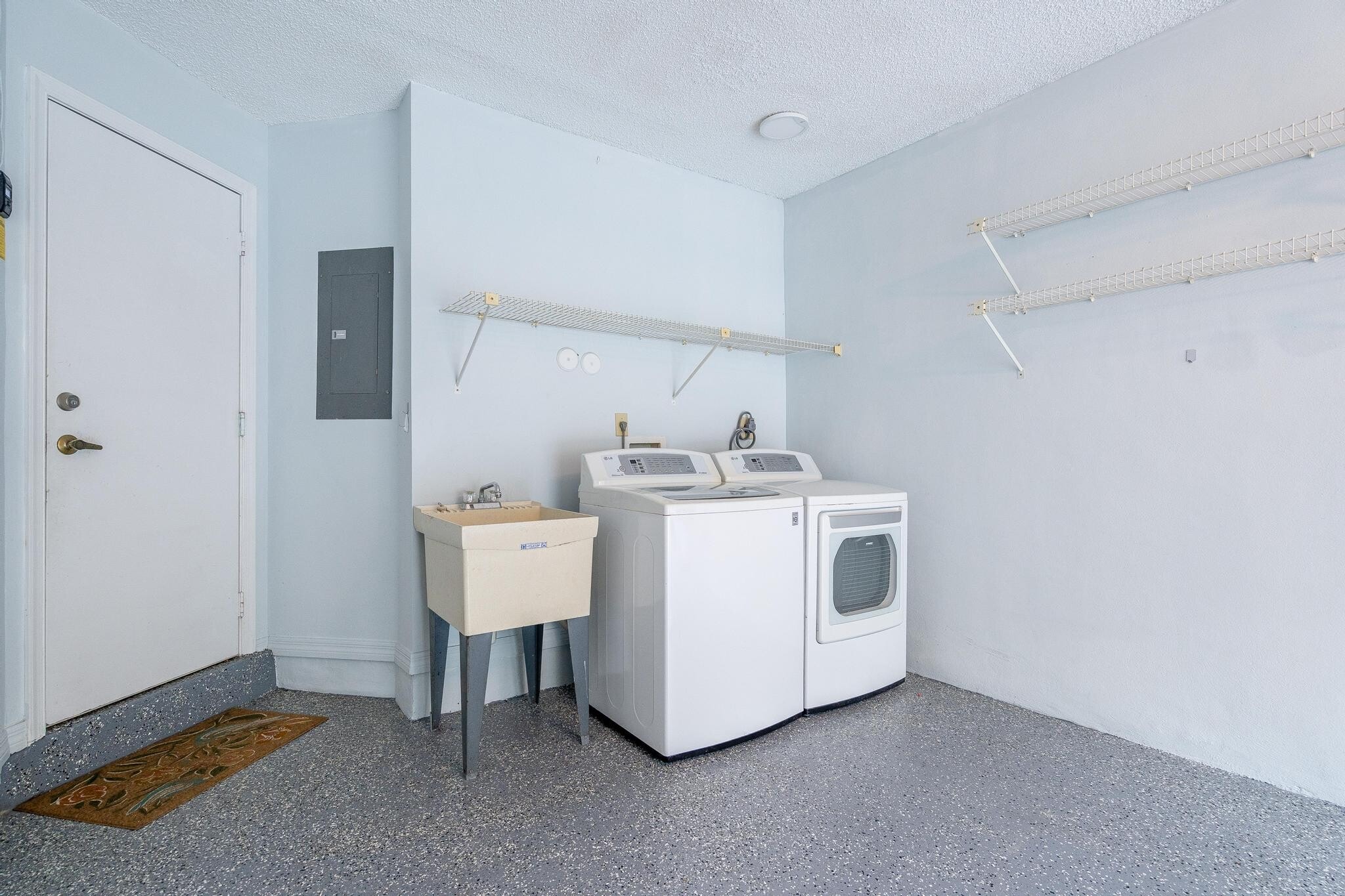 Building Photo - 3351 Emerald Oaks Dr