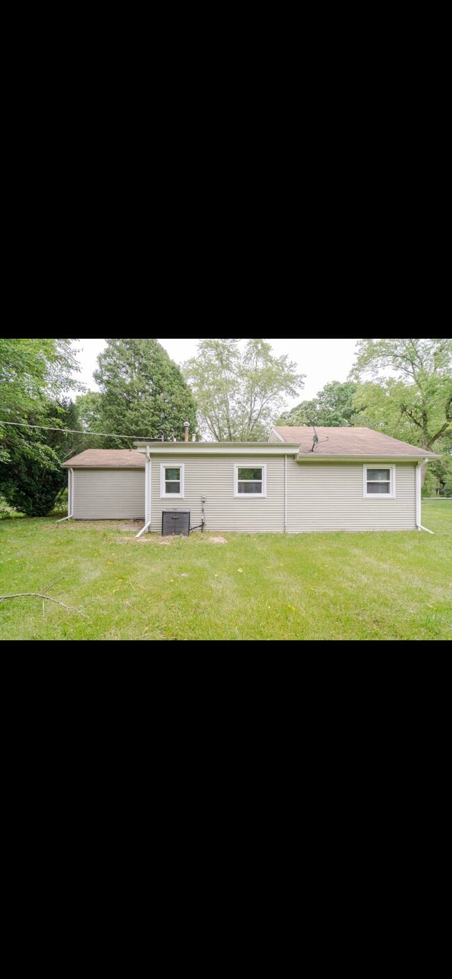 Building Photo - 37936 N Wilson Ave