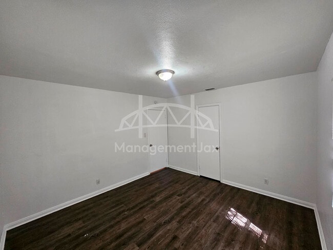 Building Photo - 1010 Edgewood Ave W