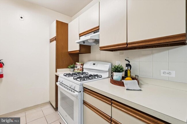 Building Photo - 3601 Wisconsin Ave NW