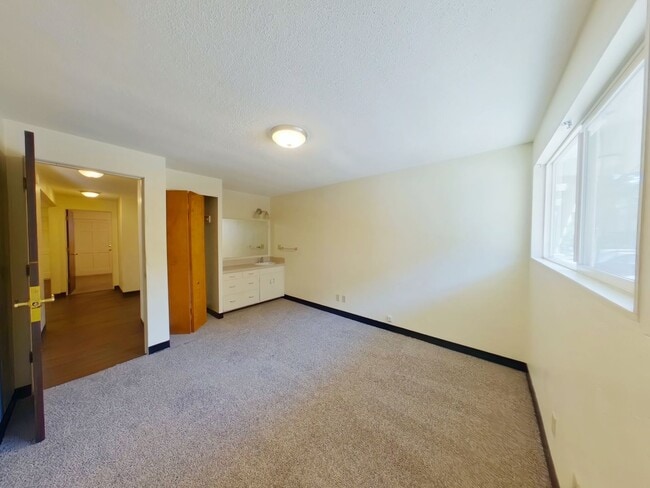 Building Photo - 1747 Hilyard St