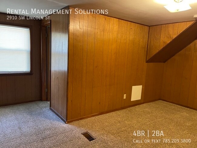 Building Photo - 2910 SW Lincoln St- 4 BED/2 BATH