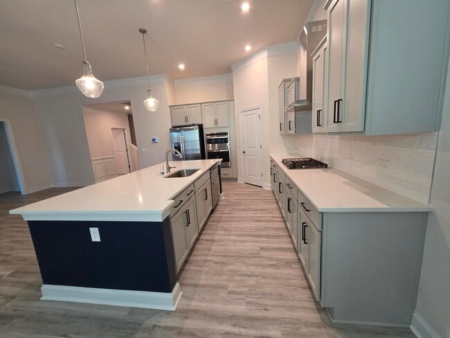 Building Photo - 3360 Rustic Dr