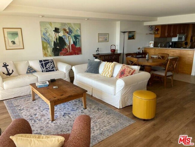 Building Photo - 4267 Marina City Dr