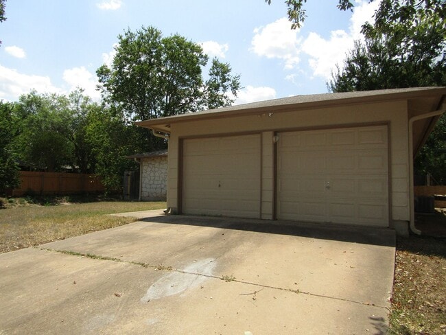 Building Photo - 7612 Islander Dr