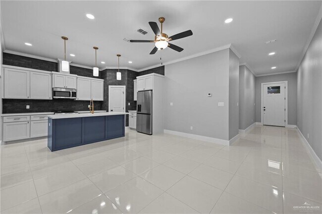 Building Photo - 818 S Bicentennial Blvd