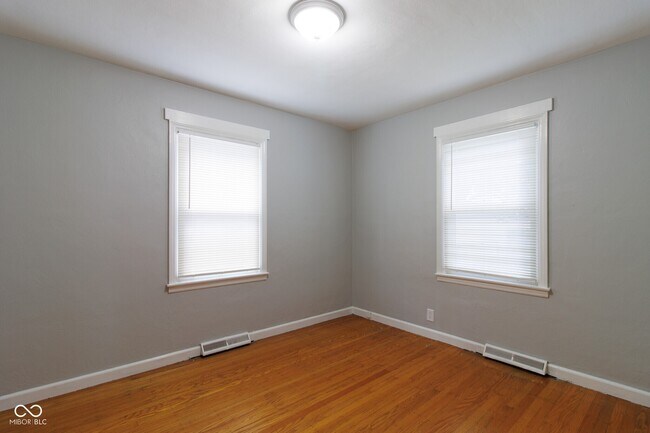 Building Photo - 4430 N Longworth Ave