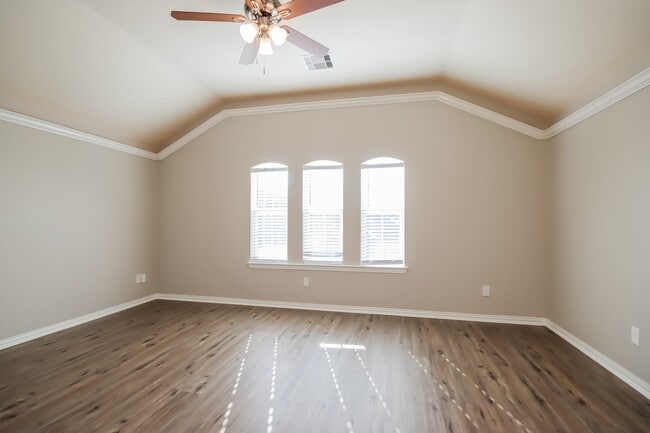 Building Photo - 28923 Hidden Lake W