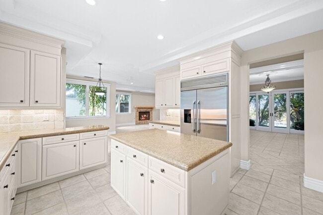 Building Photo - Elegant Dream Escape - Hills of Studio City