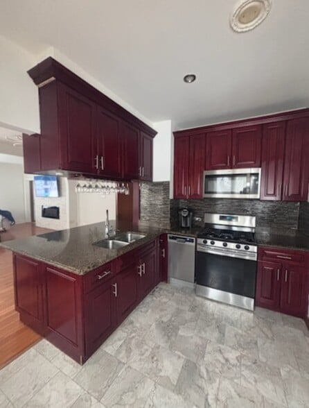 Building Photo - 285 Old Gary Ave