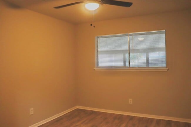 Building Photo - 6122 Heatherbrook Dr