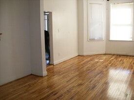 Building Photo - 1420 S Central Park Ave