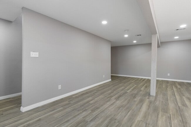Building Photo - 3-Bedrooms and 2.5-Bathroom Duplex - Convenient Living Near Oak Cliff & Downtown Dallas