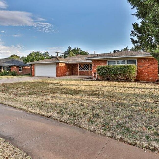 Building Photo - Room to Grow! Spacious, Remodeled 3/2/2 in Great Location!