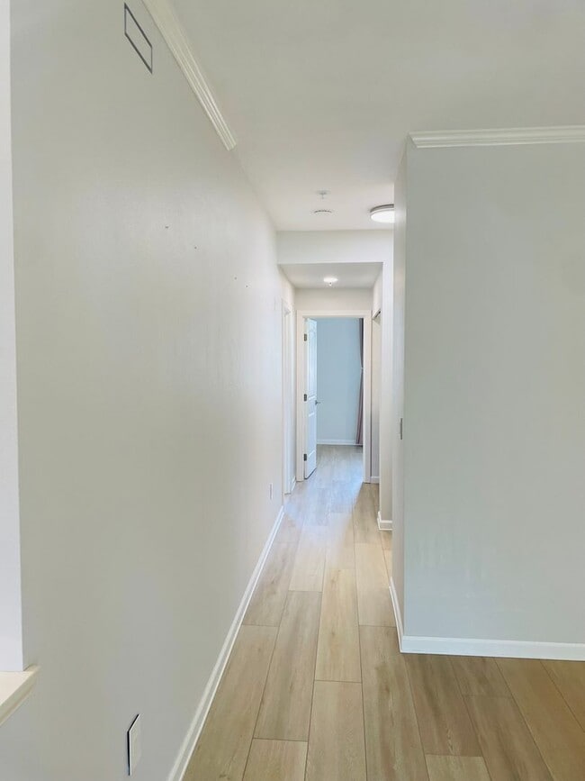 Building Photo - 25235 SE Klahanie Blvd