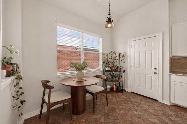 Building Photo - 20822 Figurine Ct