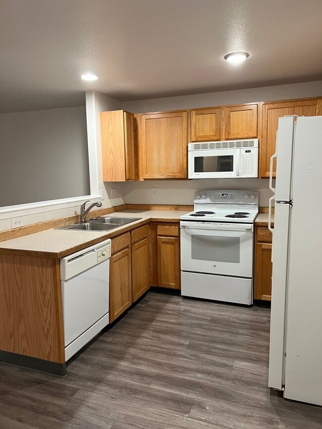 Building Photo - Townhome in NW Redmond in Fairhaven Vista