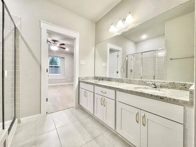 Building Photo - 2415 Lakey Cv