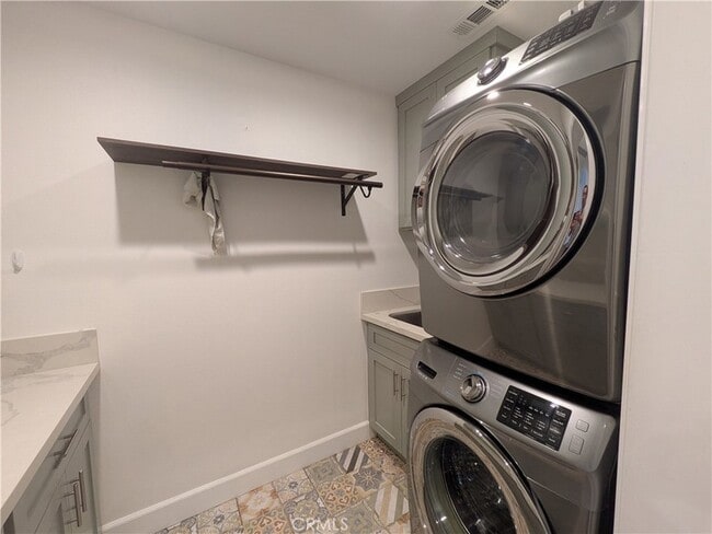 Building Photo - 310 Marion Blvd