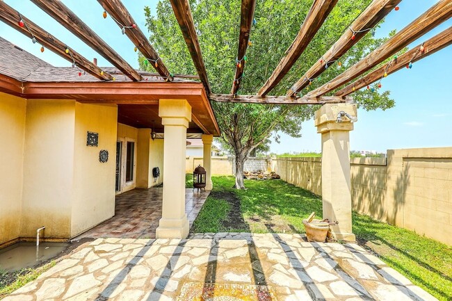 Building Photo - 6514 Grande Bay