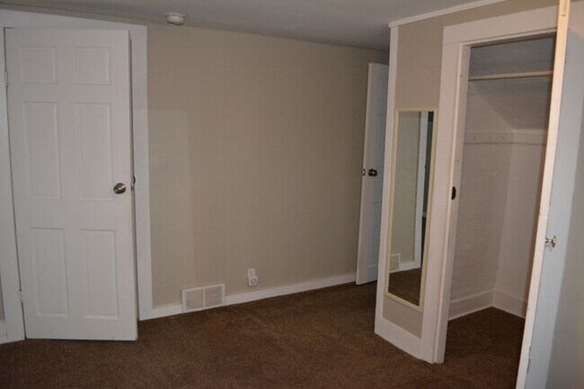 Building Photo - 3 Bed 1 Bath Downtown St. Joseph