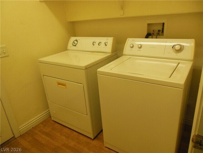 Building Photo - 10923 Golden Birch Pl