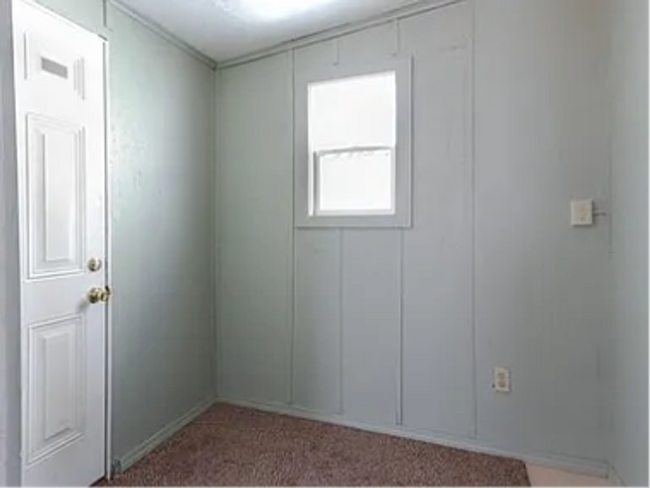 Building Photo - Cozy Milford Single Family – 3 Beds, Laundry, Parking!