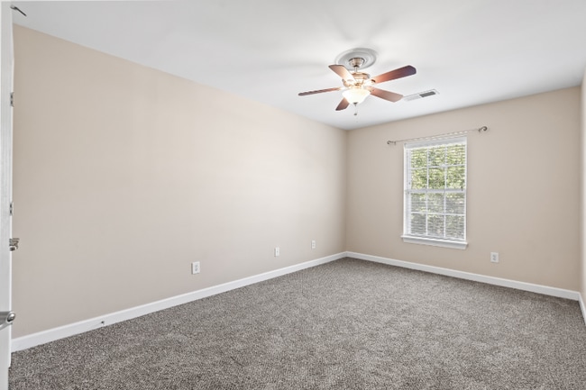 Building Photo - 1020 Fairway Ln