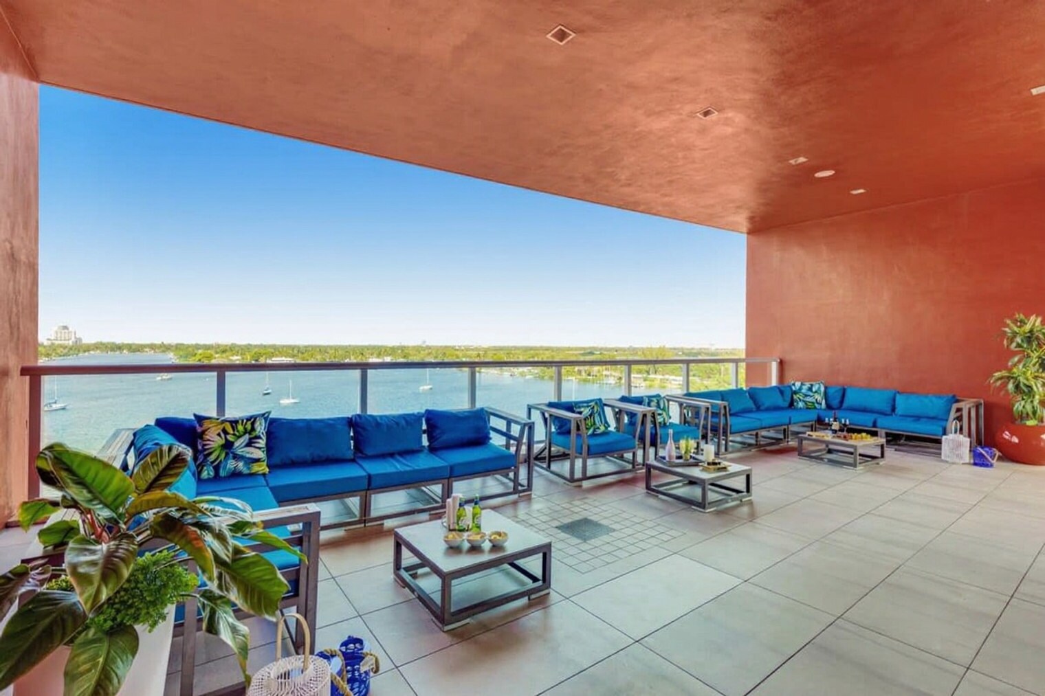 Building Photo - 777 N Ocean Dr