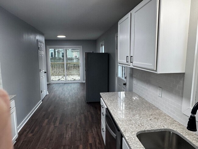 Building Photo - Modern 3BR / 2.5BA Home with Granite Kitchen, Loft and Storage